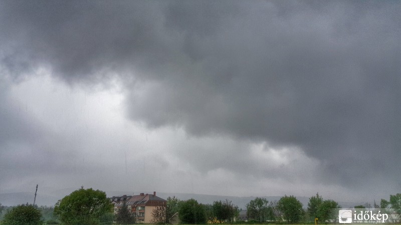 Zápor Kőszeg felett 2016.05.12.