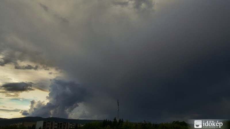 Délutáni zivatar borsó nagyságú jéggel Kőszegen 2016.05.19.