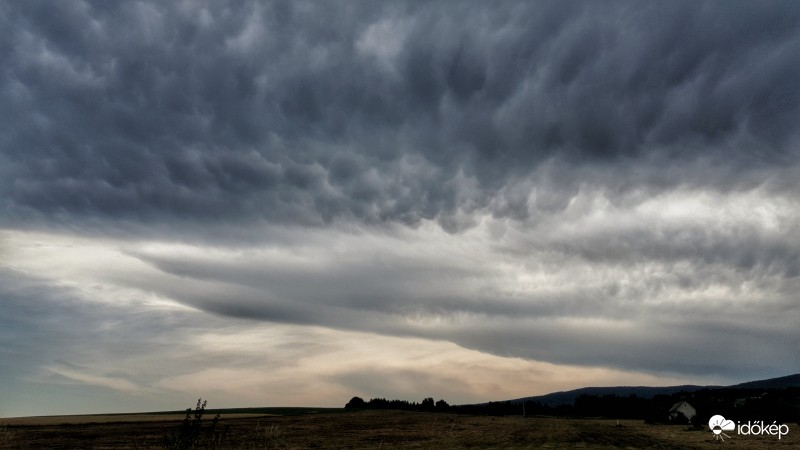 Mammák Kőszeg felett 2016.07.11.