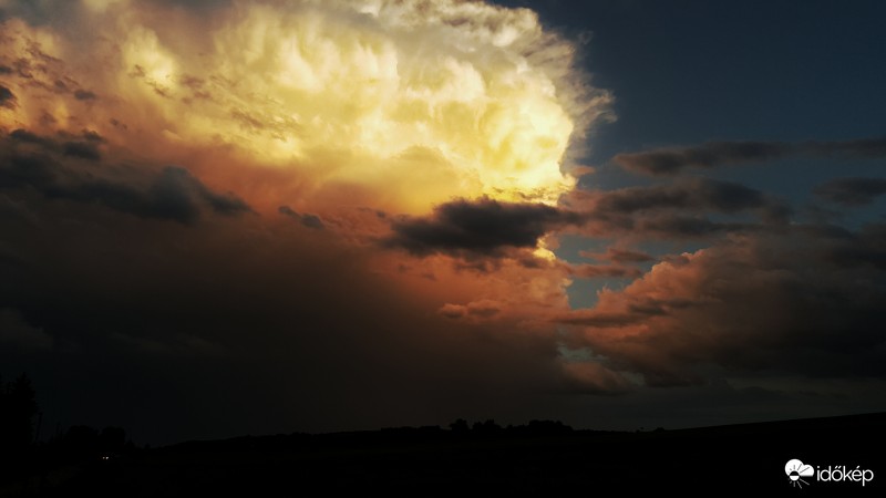 Kőszeg 2016.08.16. Zivatarfelhő az alkonyatban
