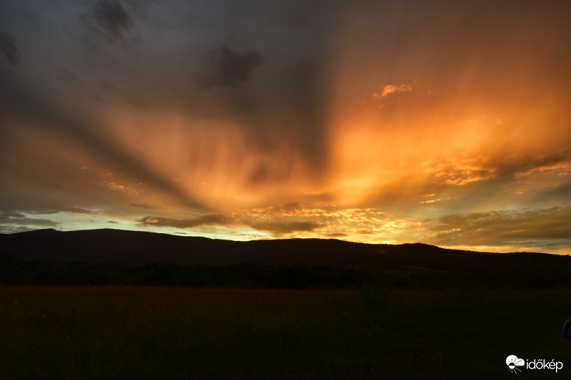 Hidegfrontos naplemente Kőszegről 2017.06.04.