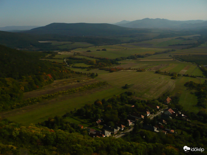 Kilátás a Fűzéri várból.