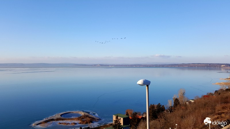 A partfal tetején