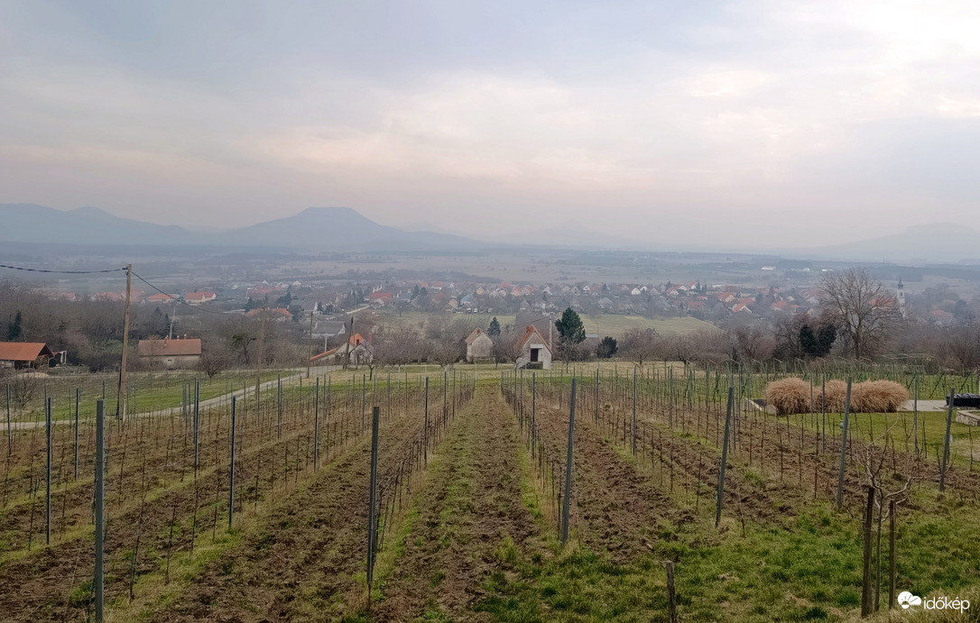 Felhős, párás délidő!