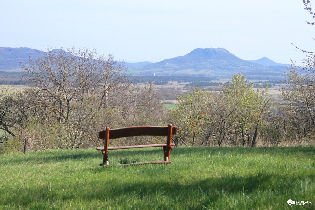 Kiülök a hegytetőre...