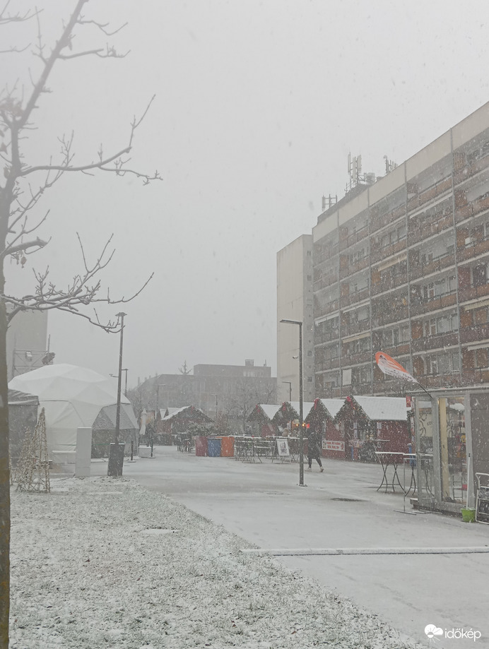 Veszprémben szakad a hó!