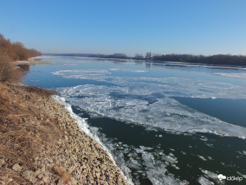 Jégzajlás a Dunán Domborinál1