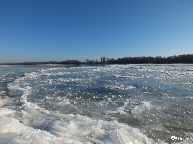 Jégzajlás a Dunán Domborinál5