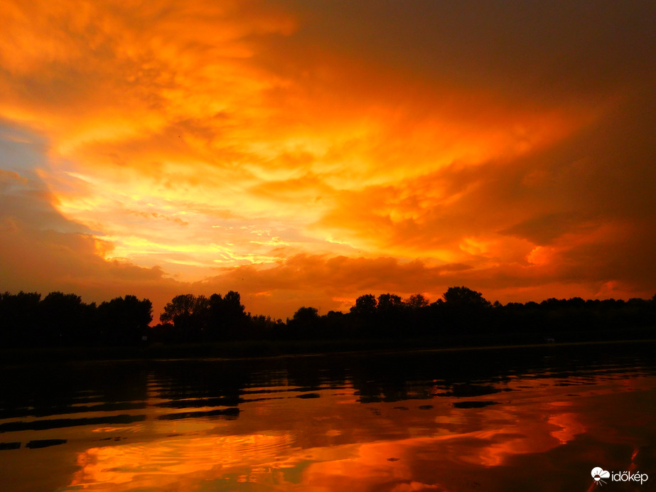 Naplemente a Tisza tavon