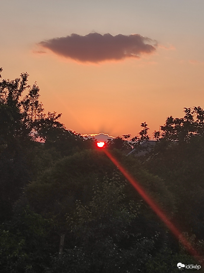 Két felhő között