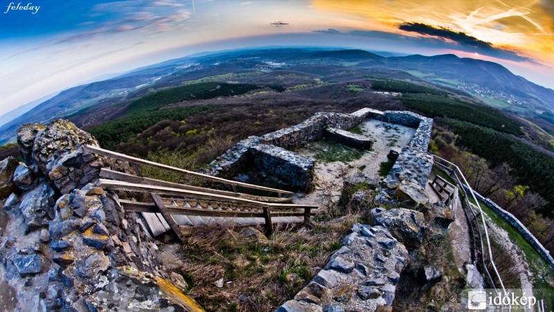 Salgón hegyen völgyek felett :)