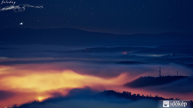 Salgótarján fényei a köd alatt 