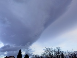 Tegnapi frontos égkép 