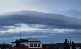 Tegnapi frontos égkép 