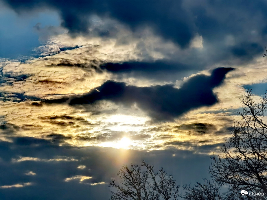 Ismét kékben a naplemente 