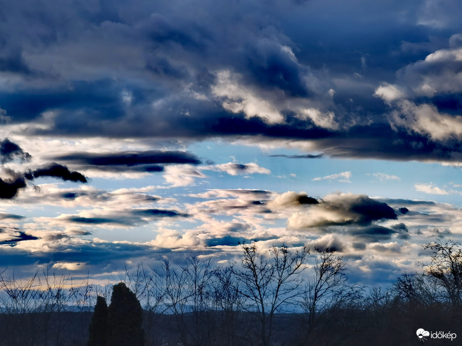 Ma ismét kékben a naplemente 