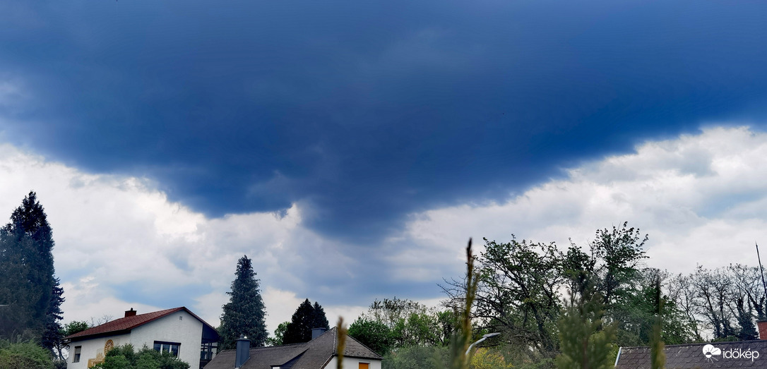 Naplementei felhők hifegfronttal
