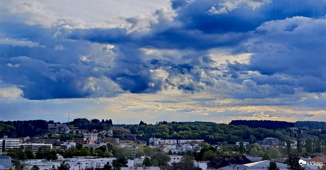 Folyton változó égbolt 