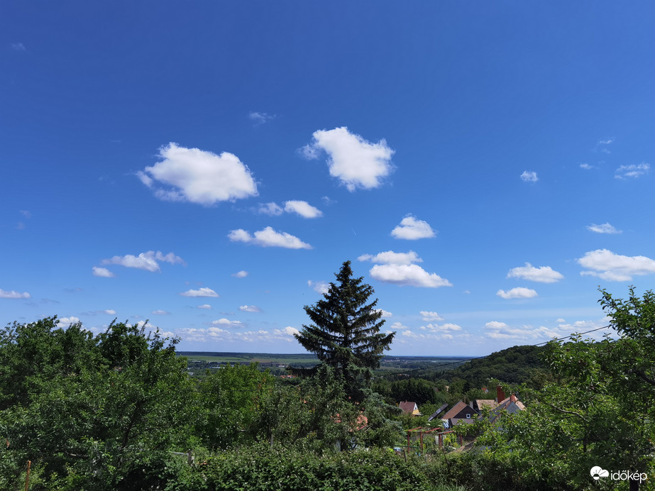 Kellemes pünkösdi ünnepeket kívánok mindenkinek! 