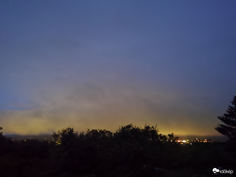 Különleges keleti égbolt most Kőszegen 