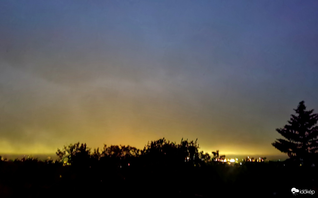Különleges keleti égbolt most Kőszegen 