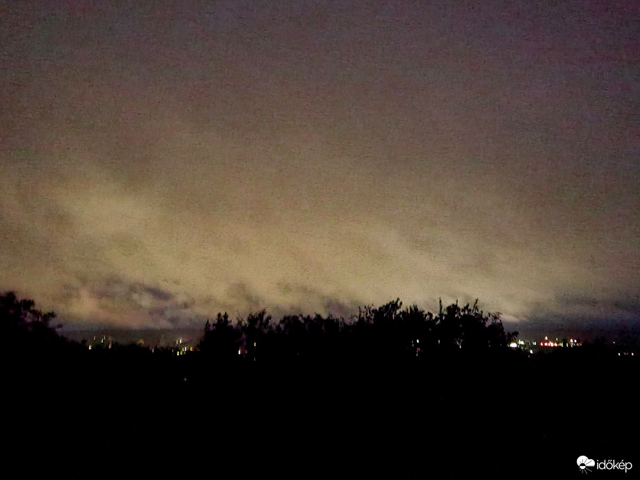Különleges keleti égbolt most Kőszegen 