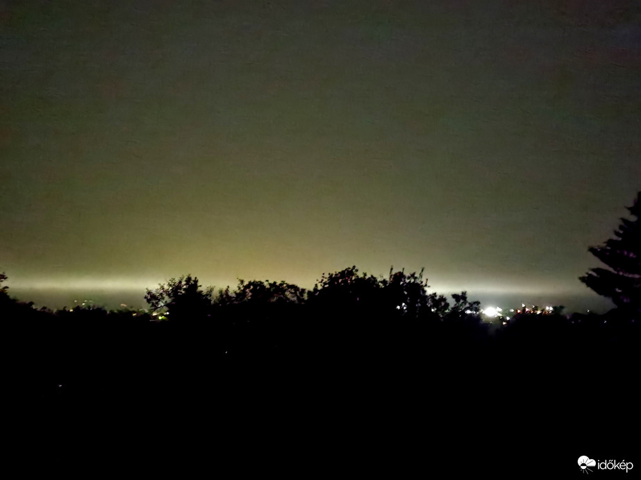 Különleges keleti égbolt most Kőszegen 