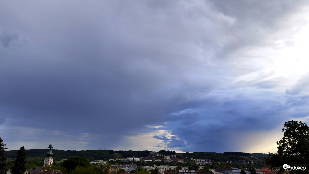 Ismét egymással konkuráló zivatarfelhő! 