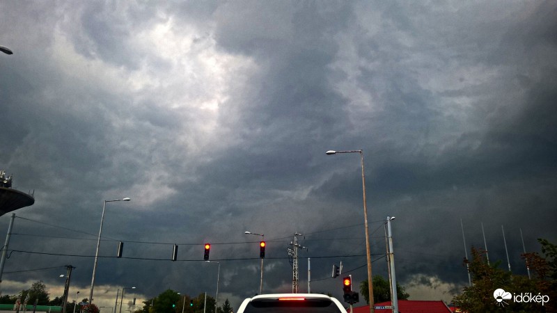 Vihar előtti csend....... (16 óra 19 perc)