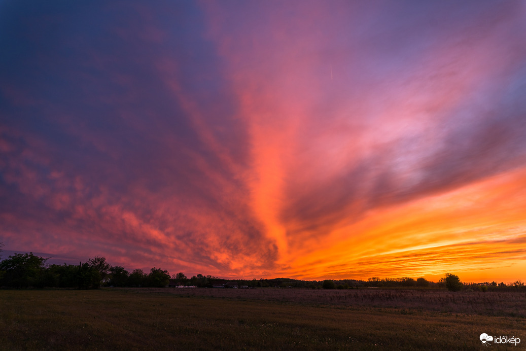 Mai nagyon full naplemente