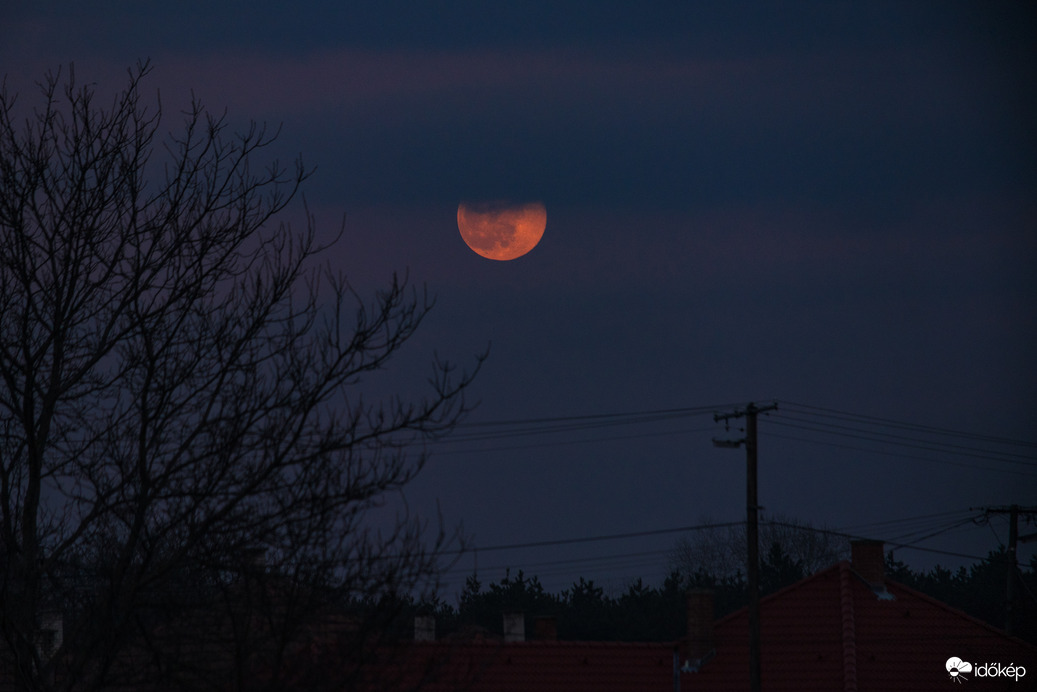 Tegnap így kelt fel