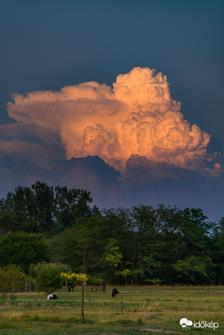 Gyönyörű torony emelkedett a magasba! Így látszódott Ruzsáról a keleti határmenti vihar!