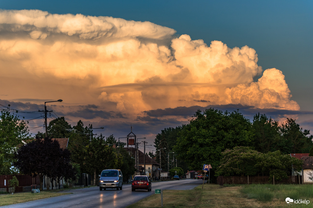 Elég szépen tündökölt a falu felett 