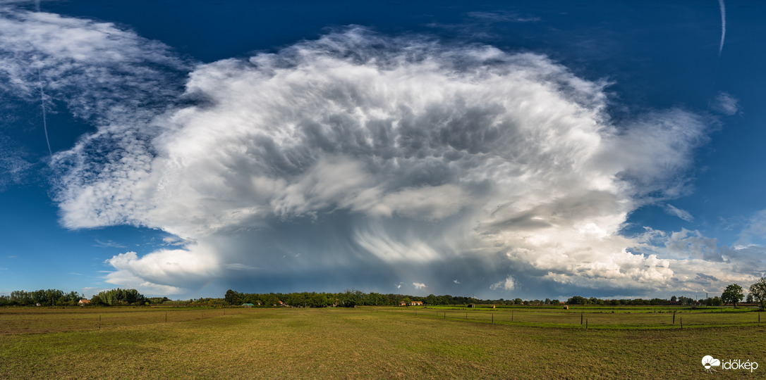 Így távozott tőlünk a tegnapi morgó szörnyeteg Szeged irányába!   Félelmetes hangja volt!!