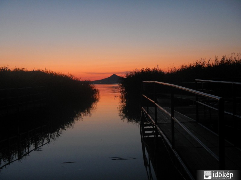 Kíváncsi voltam mi van a kettő között:)