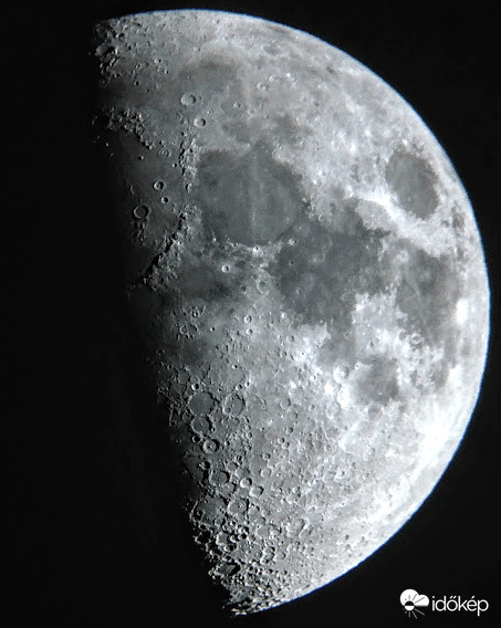 Ma már félhold van