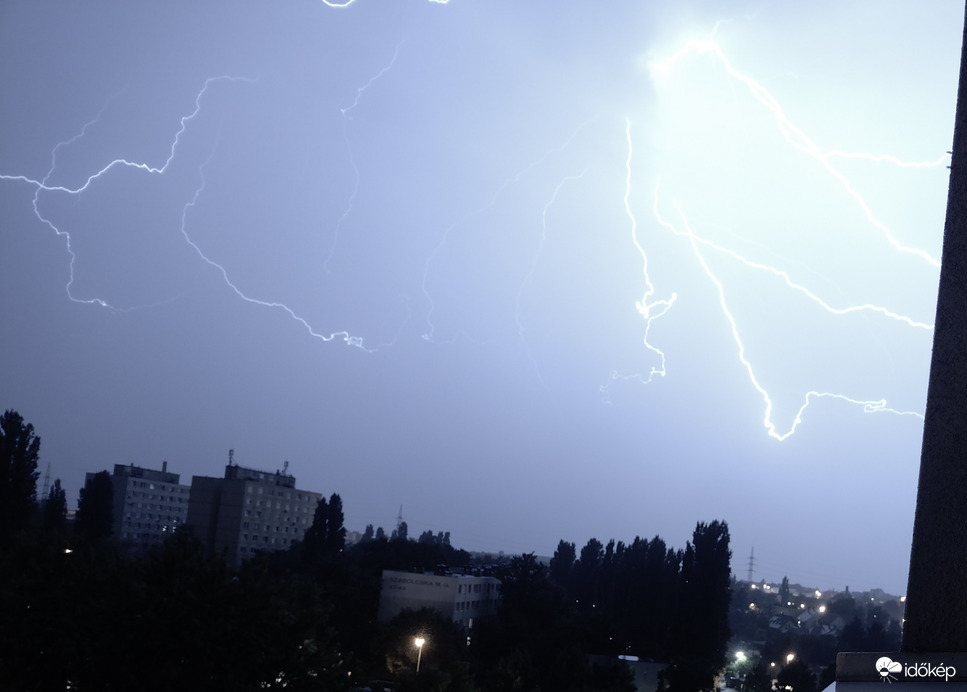 Hatalmas Villám Győr fölött