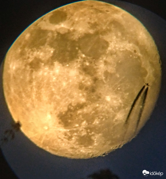 A Felkelő Hold egy kis extrával