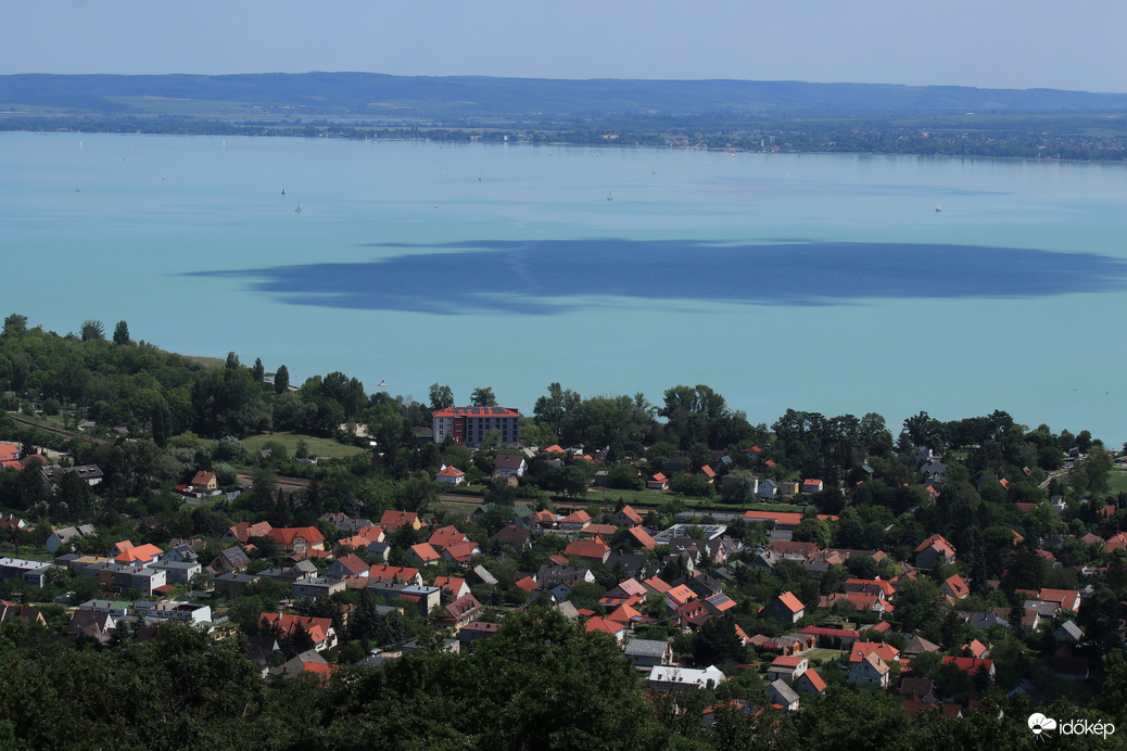 Ezért van kevés víz a Balatonban, Révfülöpnél egy  100 méteres tengerszem alakult ki ...