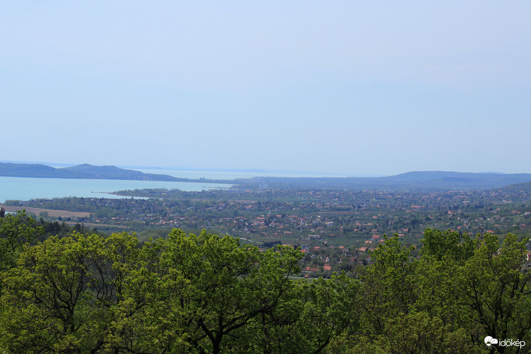 Balatonfüredi látkép a Csere-hegyi kilátóból