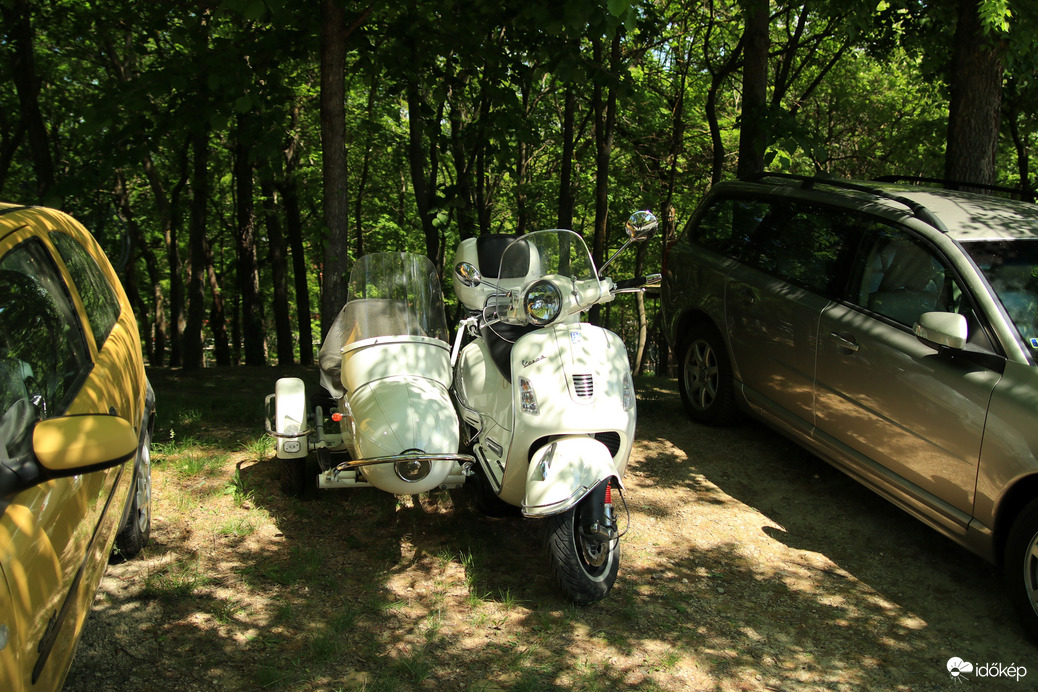 Oldalkocsis Vespa, ritkán látni lyent