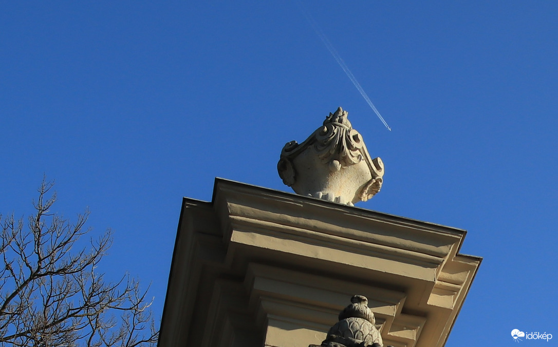 ... nem sokon múlott, még szerencse, hogy be van húzva a futómű