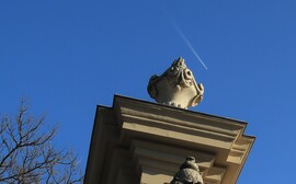 ... nem sokon múlott, még szerencse, hogy be van húzva a futómű