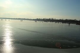 A Balaton befagyva is gyönyörű.