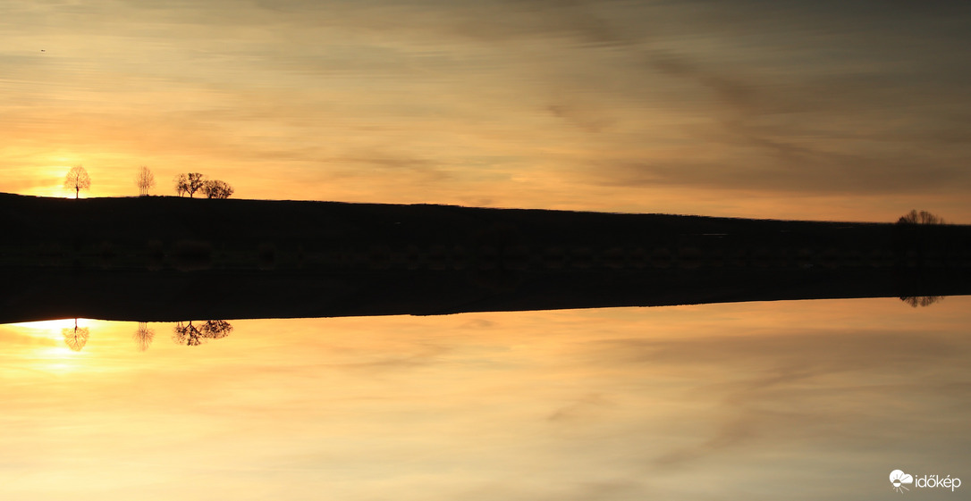 Melyik a víztükör és melyik az égbolt?