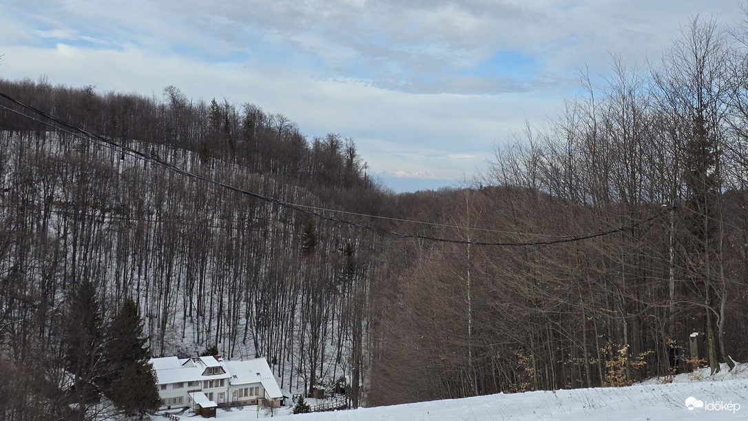 Menedékház (Tátrával a háttérben)
