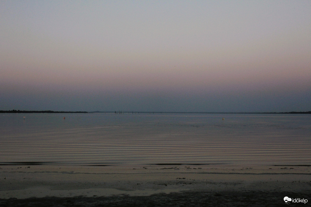 Alkonyat a Helikon strandon