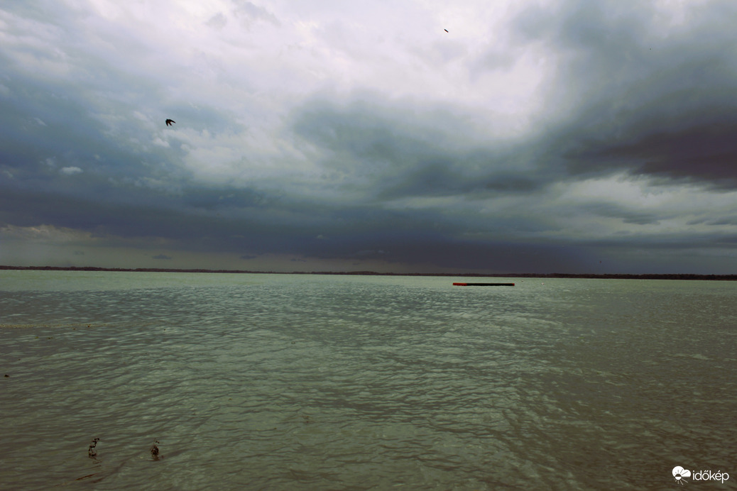 Lőttek a strandolásnak