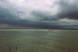 Lőttek a strandolásnak