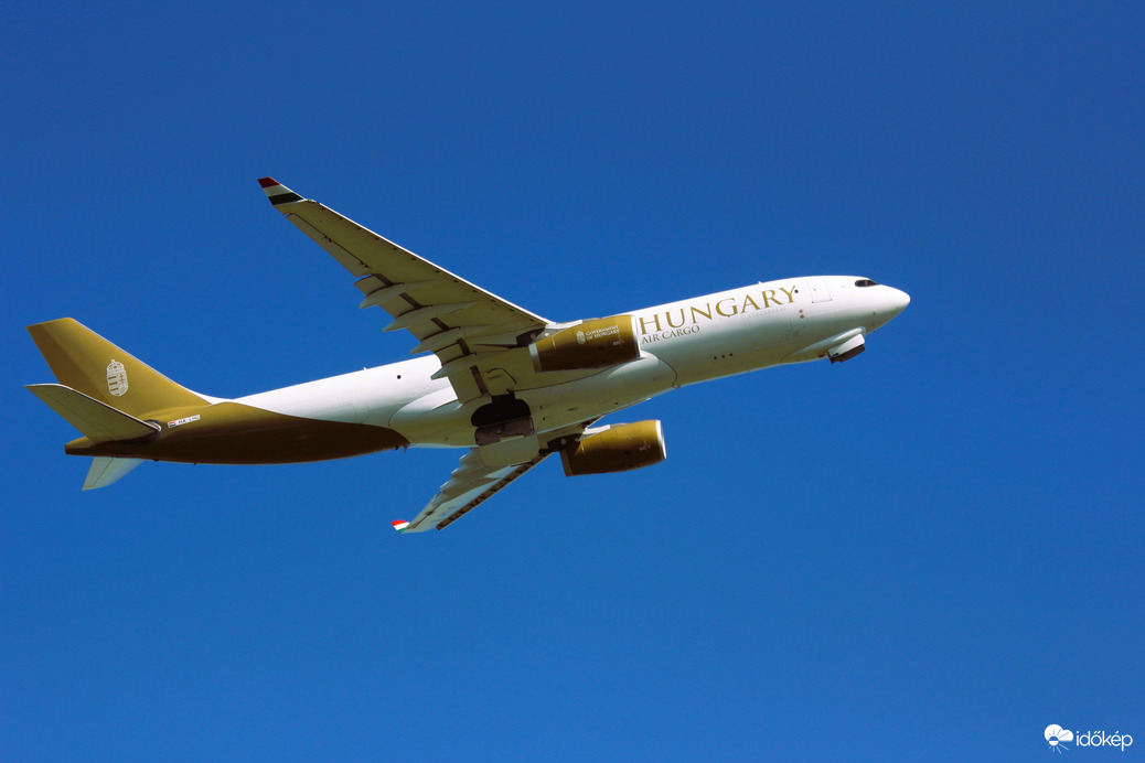 Karnyújtásnyira :)